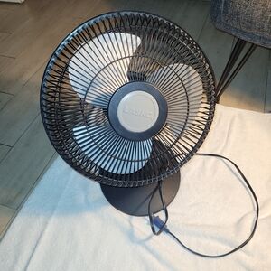 LASKO 3 SPEED OSCILLATING TableTop FAN